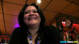 Akan melakukan ujian lajang, dipanaskan ke teman dari mempelai wanita, dan sering polvazo