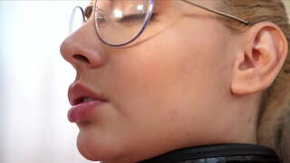 Симпатичная киска Сьюзи Лав