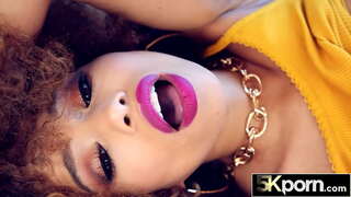 Veľký Zadok Čierne Babe Odrazí na Penis