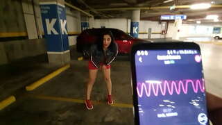 Horny girl rantsan-tànany ny pussy tao amin&#039;ny Tsenambarotra fitobiam-piarakodia