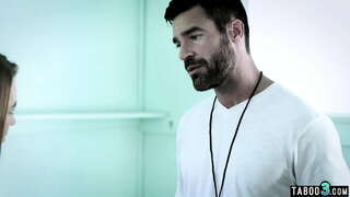 Непријатни бебе во секси униформа пријатни нејзината стара професори голема дик