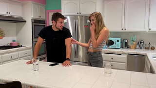 Трахает Үзләренең Энеләрен, GF