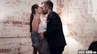 Seksualne милфу Bellę Rolland zerżnęli tak mocno i głęboko, i jej się to podobało