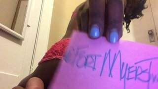 Slim Debele Babe Kaže, Je Lahko Clap Njen Plen Preveč!