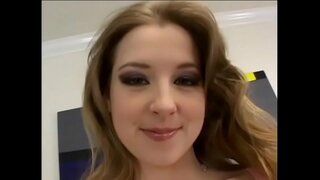 Sexy babe s cibuľou zadok miluje sucks kohút a dostane v prdeli doggystyle